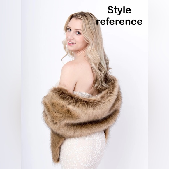 NWT Grey Faux Fur Shaw - Picture 6 of 6